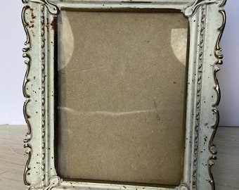 Vintage white and gold picture frame 2.75x3.75