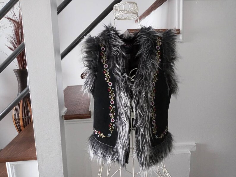 grey girl woman extra small hippie boeme country western Amerindians SHAGGY jacket sleeveless black