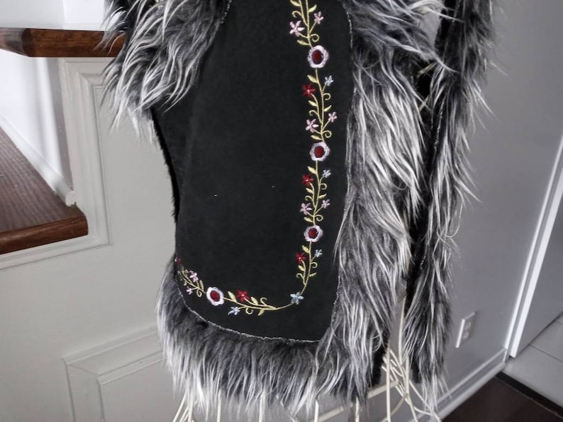 grey girl woman extra small hippie boeme country western Amerindians SHAGGY jacket sleeveless black