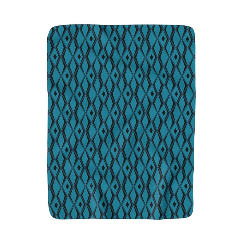 Tiki Diamond Sherpa Fleece Blanket In Blueberry