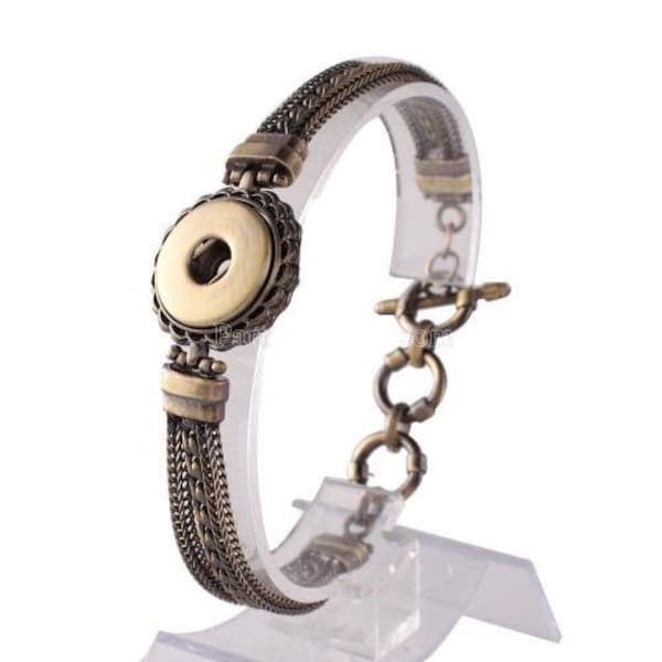 Antique brass tone single snap charm bracelet.