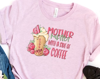 Puede incluir: Una camiseta rosa claro con un gráfico de una taza de café con flores y el texto "I Mother F*cker with a side of coffee".