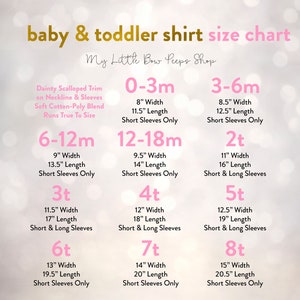 K&ouml;nnte beinhalten: Eine rosa und wei&szlig;e Tabelle mit dem Titel "baby & toddler shirt size chart" und dem Text "My Little Bow Peeps Shop". Die Tabelle listet verschiedene Gr&ouml;&szlig;en f&uuml;r Baby- und Kleinkind-Shirts mit entsprechenden Breiten- und L&auml;ngenma&szlig;en in Zoll auf. Die Tabelle umfasst Gr&ouml;&szlig;en von 0-3 Monaten bis 8T.