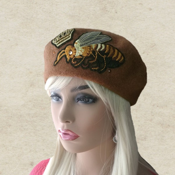 Brown winter beret, Felted wool beret, Womens beret hat, Beret with applique, Bee applique, Crown beret hat, Last trend beret, Fashion brand