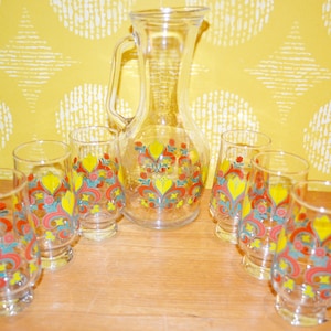 Vintage 6 juice glasses set plus carafe colored glasses 70s retro design mid century vintage glass country style shabby chic