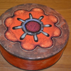 Beautiful vintage tin can 70s orange retro mid century seventies shabby chic country style