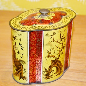 Small fine vintage metal can 70s retro mid century shabby chic country style seventies tin can