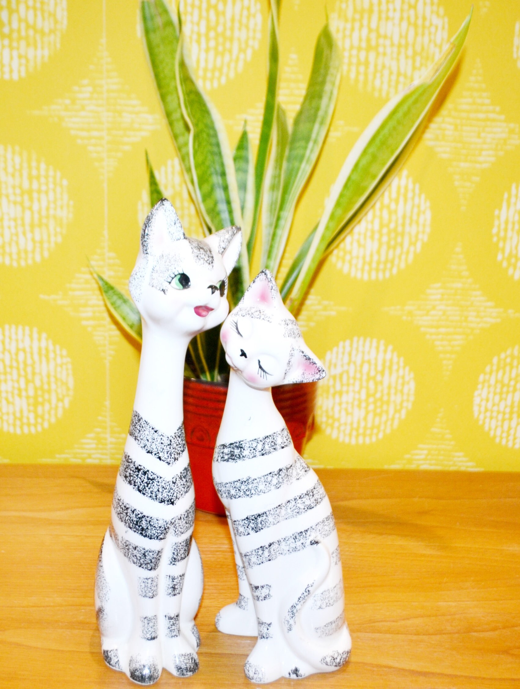Amazon.com: Resin Cat Statue Set of 2, Cat Couple Figurine
