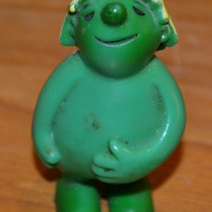 Vintage advertising figure / fridge magnet by Lefax Green 70s Seventies Mid Century Retro Shabby Chic Space Age