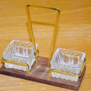 Vintage salt and pepper dispenser wood/glass 70s retro mid century shabby chic country style