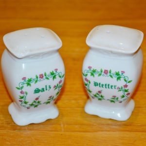 Vintage salt and pepper shaker set ceramic WGP white/pink/green 70s retro mid century shabby chic country style salt shaker