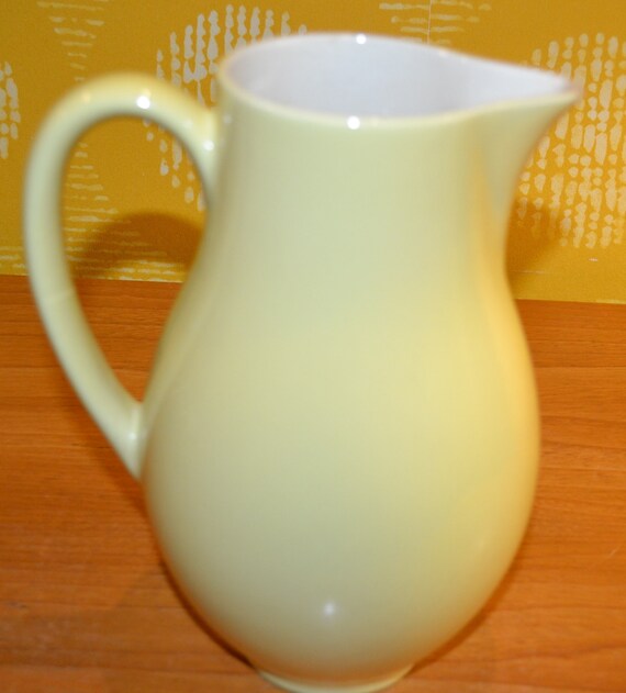 美しい陶器のヴィンテージ水差し、黄色/白、50年代、70年代、レトロ