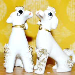 Vintage Figuren  Porcelan Weiß  Pudelfamilie   Retro Design 50er Jahre   Mid Century  Mid Century WGK  Dogs  Shabby Chic  Landhausstil