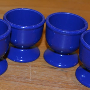 Vintage egg cup 70s plastic blue seventies retro mid century shabby chic country style