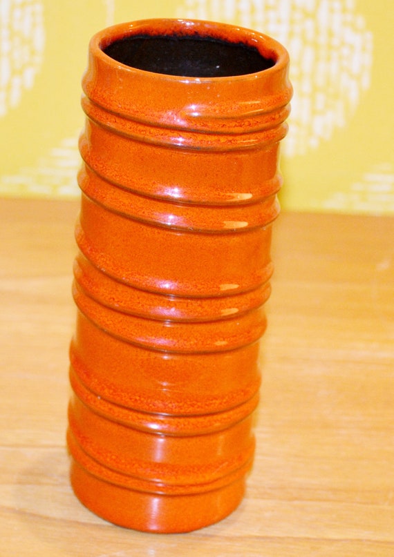 オレンジ色の円筒形陶器 木箱付き オレンジ色の円筒形陶器 木箱付き