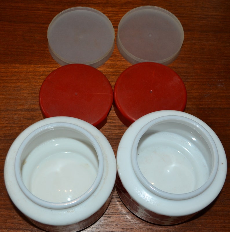 2 vintage cans redwhite heart 70s