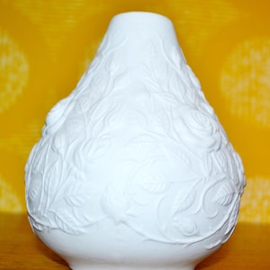 Vintage KPM Bawaria Wazon Biały Model 838/15 Bisquit Porcelana OP Art WGP 70. Róże Shabby Chic Retro Design Mid Century Epoka kosmiczna
