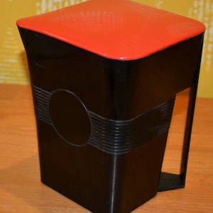 Beautiful 70s vintage plastic can red/black seventies retro mid century shabby chic country style