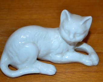ヴィンテージ陶器の猫の置物、白、1970年代レトロ、シャビーシック