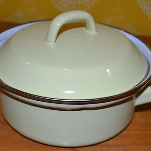 Small vintage cooking pot metal enamel pastel yellow from the 50s Fifties Retro Mid Century Rockabilly