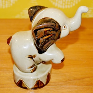 Vintage ceramic money box beige/brown elephant 70s seventies retro mid century country style shabby chic
