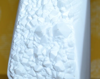 Jarrón blanco vintage de AK Kaiser Keramik, diseño retro de los años 70, estilo espacial de mediados de siglo.