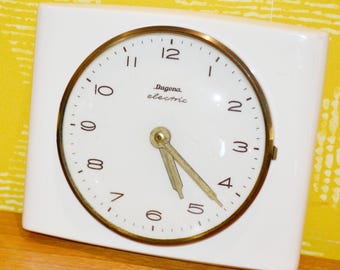 Wall Clock, Atlantic Mold, Daisies, Ceramic, Kitchen Decor  Daisy Wall Clock Atlantic Mold Flower Power Hippie Decor 1974 Retro Pastels main image 0