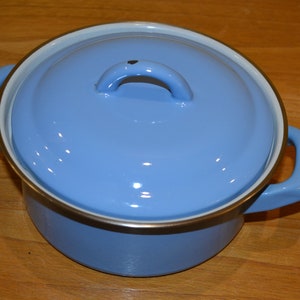 fifties vintage cooking pot metal enamel pastel blue from the 50s Fifties Retro Mid Century Rockabilly