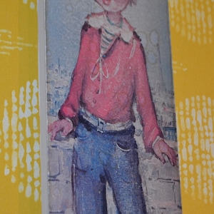 Vintage wanddecoratie / foto van een jonge jongen met grote ogen, jaren 70 retro, mid-century, jaren 70 kunst
