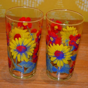 Vintage 2 juice glasses set 70s flowers colored glass glasses retro mid century space age seventies