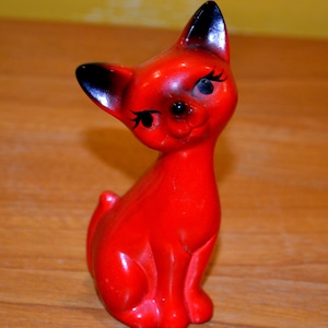 Vintage Cat Figurine Ceramic Red Decoration 60s 70s Mid Century Retro Space Age Shabby Chic Country Style