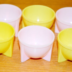 6x Vintage Egg Cups 50s Egg Cups Plastic Colorful Retro Mid Century Shabby Chic Country Style Fifties