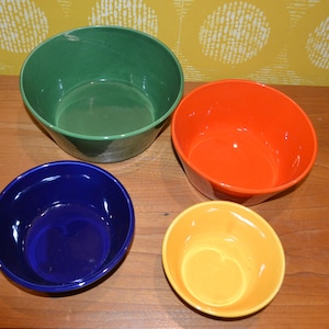 Beautiful vintage bowl set, colorful 70s ceramic retro mid-century shabby chic country style