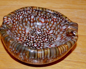 70年代の美しいガラスの灰皿。緑の灰皿。ミッドセンチュリーレトロ