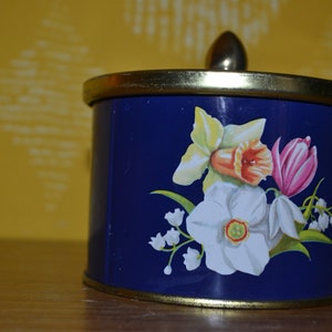 Small fine vintage metal can 70s blue retro mid century shabby chic country style seventies tin can