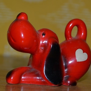 Vintage Figurine Dog Ceramic White / Red Retro Design 70s Mid Century Mid Century