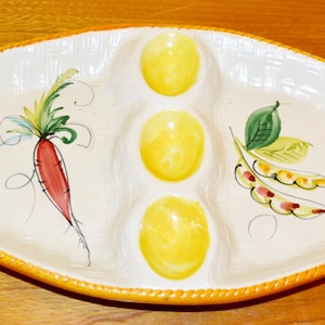 Vintage serving plate / egg plate ceramic beige yellow 50s retro mid century shabby chic country style egg plate Easter Eastern