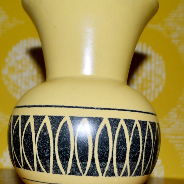 Vintage vase 50s yellow by Strehla Keramik Fifties Rockabilly Retro Mid Century Ostalgie