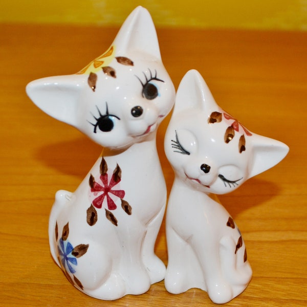 Vintage Cat Couple Céramique Blanc / Coloré 70s Retro Design Mid Century Shabby Chic Country Style Cats