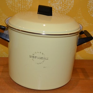 XXL Vintage Cooking Pot Metal Enamel Pastel Yellow from the 50s Fifties Retro Mid Century Rockabilly