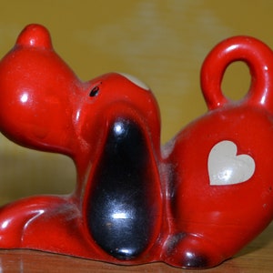 Vintage Figurine Dog Ceramic White / Red Retro Design 70s Mid Century Mid Century