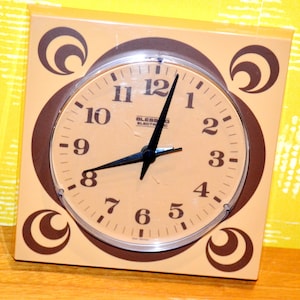 Vintage plastic wall clock by Blessing Beige/Brown from the 70s Retro Seventies Space Age Retro Mid Century WGK WGP