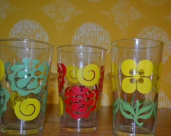 Vintage 3 juice glasses set flowers colorful glasses yellow / green / red 70s retro design mid century