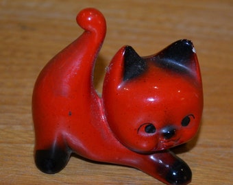 Vintage ceramic figurine cat red/black 70s. Retro mid century shabby chic country style