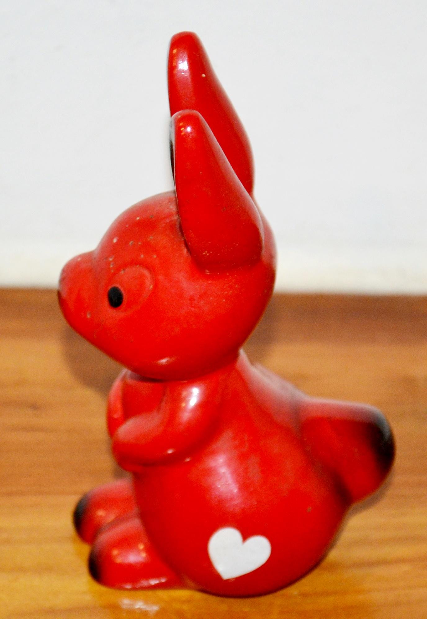 Red Ceramic Rabbit Vintage Ceramic Figure Red/white Heart Rabbit 70s Retro Shabby Chic ...