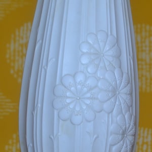 Vintage vase biscuit porcelain white by AK Kaiser 70s OP Art Seventies WGK Retro Mid Century Space Age