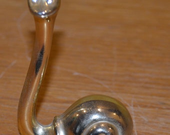 【ドイツ 真鍮製のくるみ割りの容器】ミッドセンチュリー ヴィンテージ ヴィンテージ真鍮製くるみ割り器、金色、1970年代レトロ、ミッド