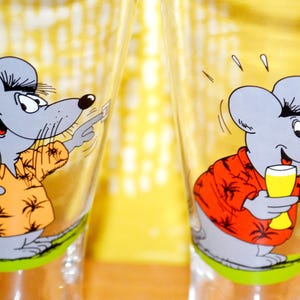 Juego de 2 vasos grandes y raros de estilo vintage Uli Stein, estilo retro de los años 70, shabby chic country de mediados de siglo.