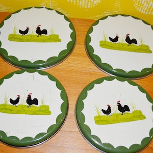 Magnifiques couvre-plaques de cuisson vintage en métal coq et poule design rétro des années 70 style campagnard vintage du milieu du siècle shabby chic