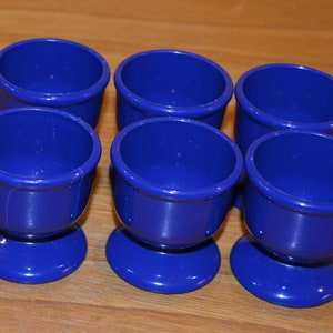 Vintage egg cup 70s plastic blue seventies retro mid century shabby chic country style